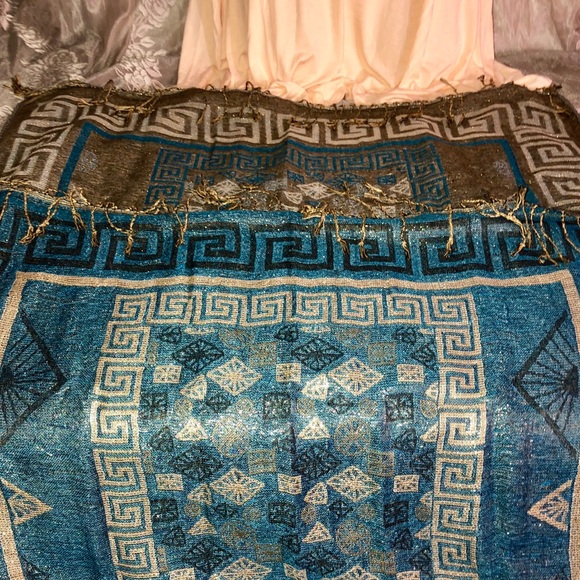 Square Color Block Scarf - Picture 5 of 6